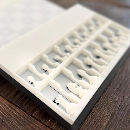PlayBook - Als Buch getarntes Reiseschach | Magnetisch & platzsparend | PlayBookd